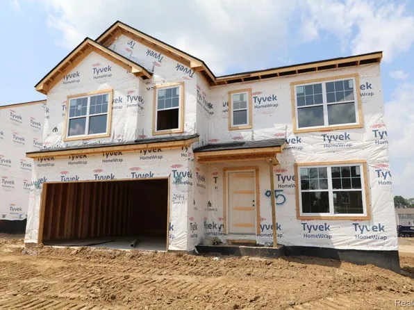 244 Sandhill Ct, White Lake, MI 48386