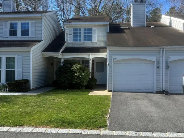 235 Ivy Meadow Court, Middle Island, NY 11953