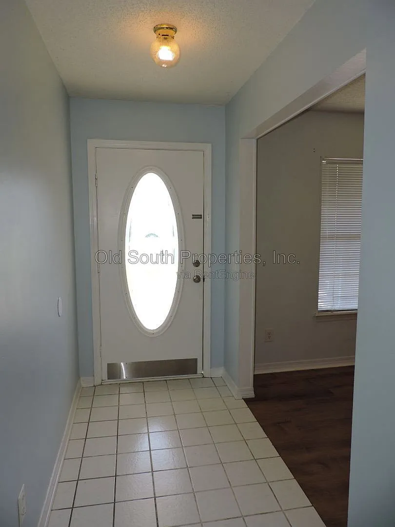 4 bed, 3.0 bath, 2416 sqft, $2,195 — Photo 2