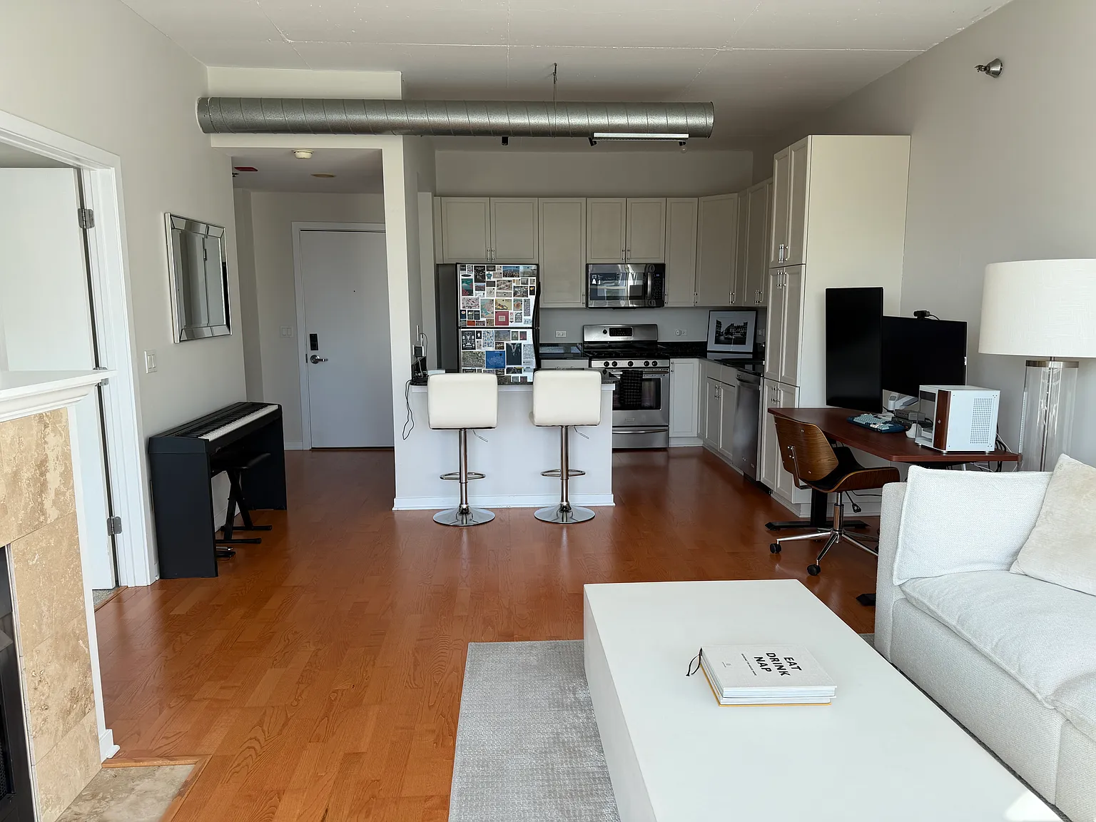 1 bed, 764 sqft, $3,300 — Photo 3