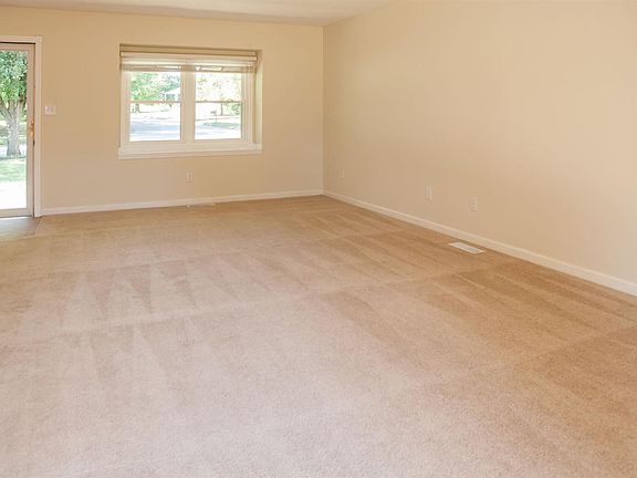 3rd image of 1109 Bay Meadows Dr