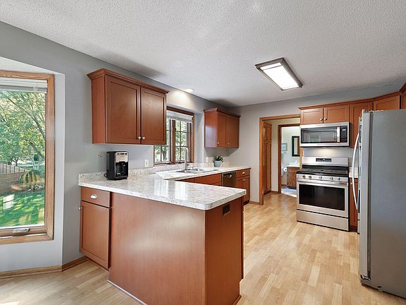 5th image of 162 Lakeview Terrace Blvd