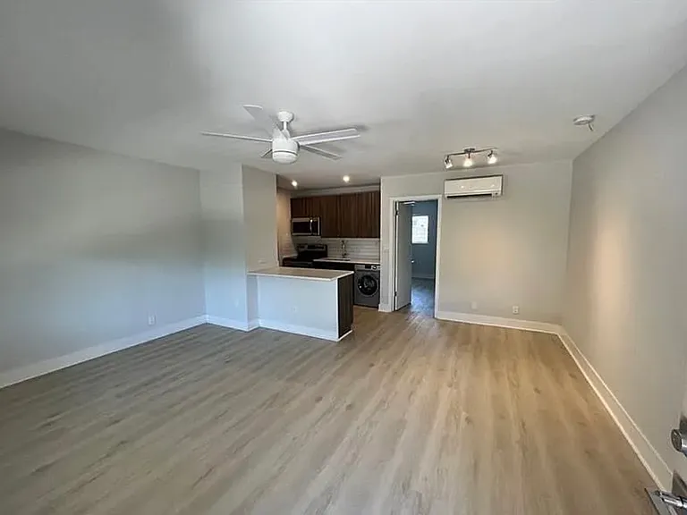 1273 NE 38th St #3 — Photo 7