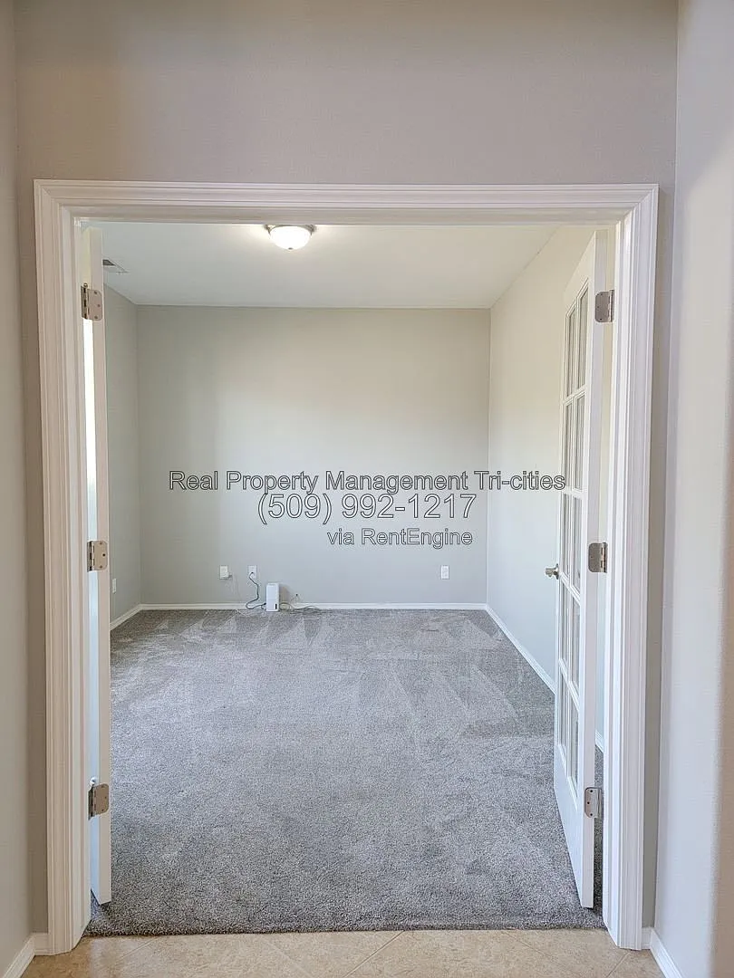 4 bed, 3.0 bath, 3016 sqft, $2,995 — Photo 4