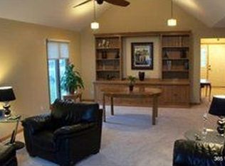 365 White Oak Ln, Grand Island, NY 14072