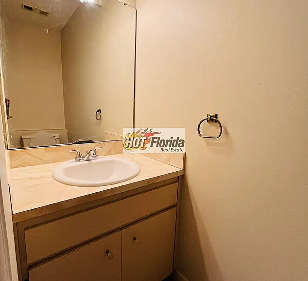 4534 Lafayette Ave — Photo 4
