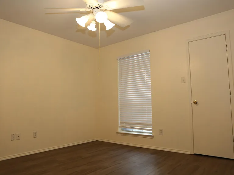7305 Maplewood Dr — Photo 32