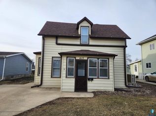 417 SW 1st St, Madison, SD 57042