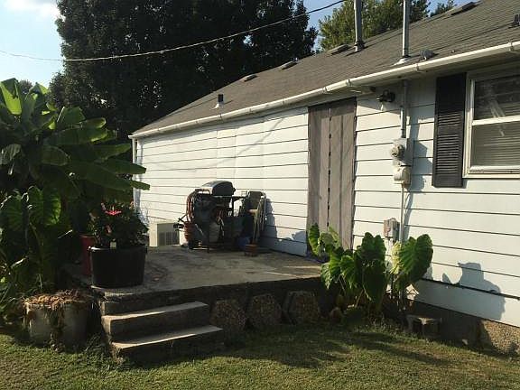 3rd image of 2708 E 8th St