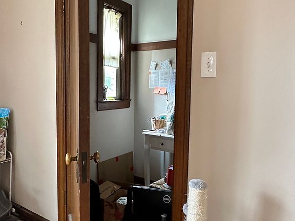 5th image of 956 10th Ave E APT 306