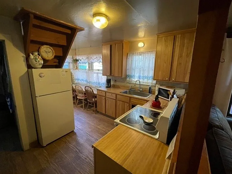 1226 Margaret Ave — Photo 4