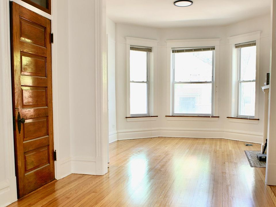 1st image of 2053 W Montrose Ave #1