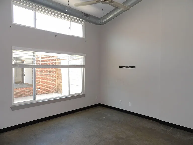 10907 Cole Thompson Ln — Photo 3
