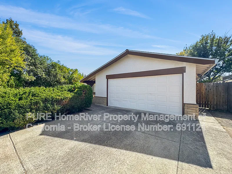 3 bed, 2.0 bath, 1289 sqft, $2,250 — Photo 2