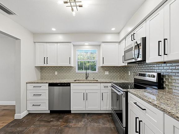 4th image of 1706 BELLEAIR FOREST DRIVE #128