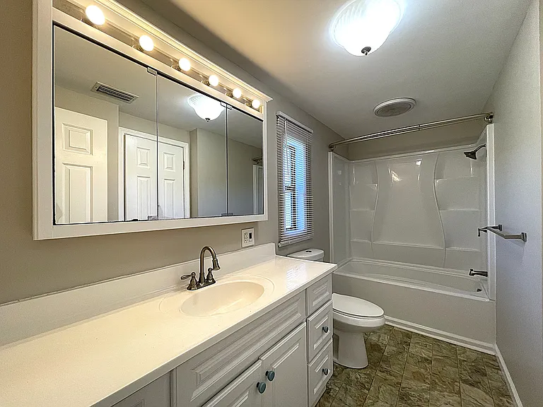512 Howard Gap Rd — Photo 12