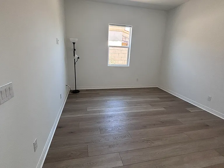 2314 W Rowel Rd — Photo 5