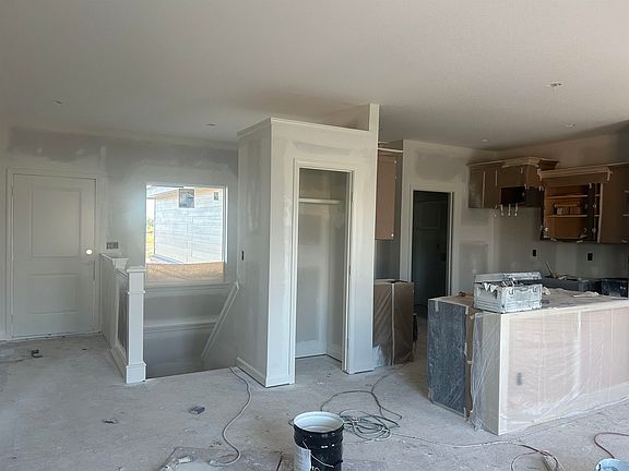 3rd image of 261 W Dusk Dr