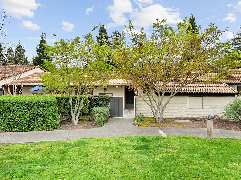 33 Fairway Dr — Photo 36