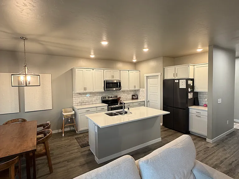 300 S Calf Creek Ave — Photo 13