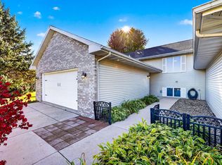 3165 Edmonton Dr, Sun Prairie, WI 53590
