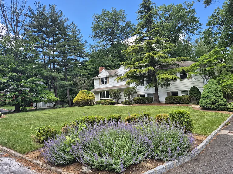 205 Long Hill Dr — Photo 1