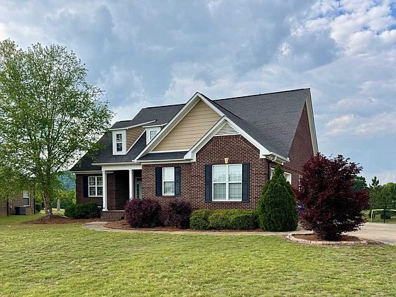 3rd image of 433 Chrislyn Dr