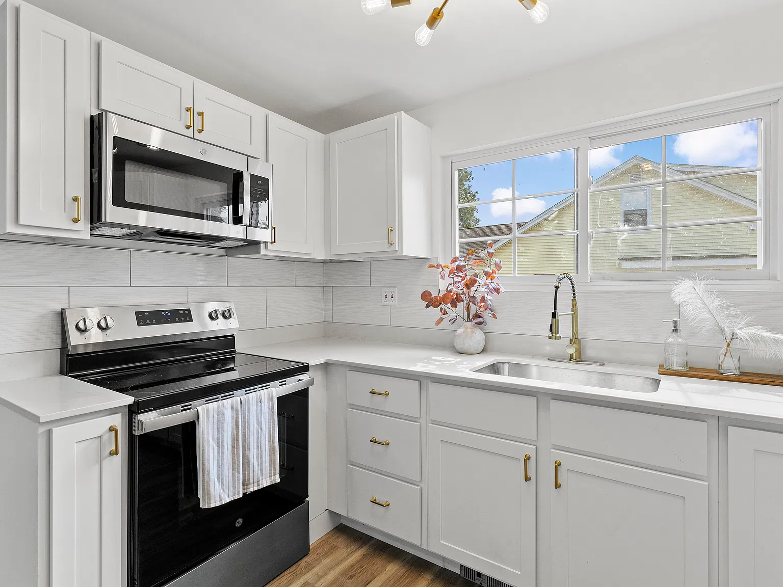 25 Lowell Rd — Photo 2