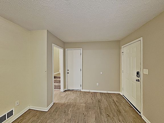 5th image of 6419 Wells Cir