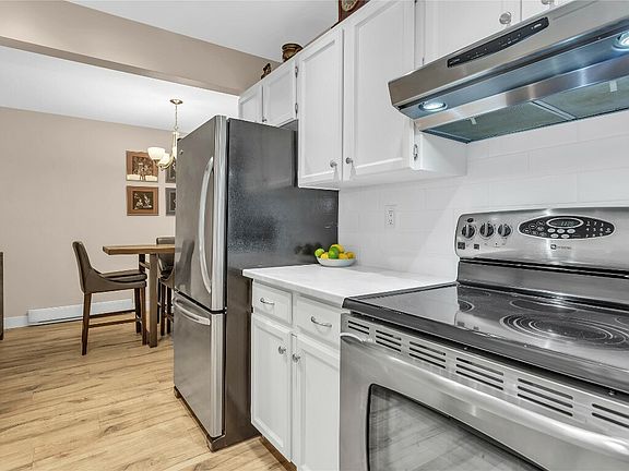 4th image of 575 Sutherland Ave Unit 218