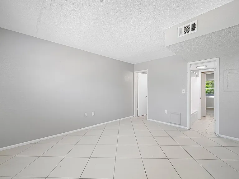 KC Flats Apartments — Photo 51