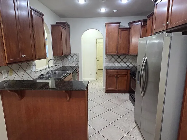 3219 W Thornebrook St — Photo 2