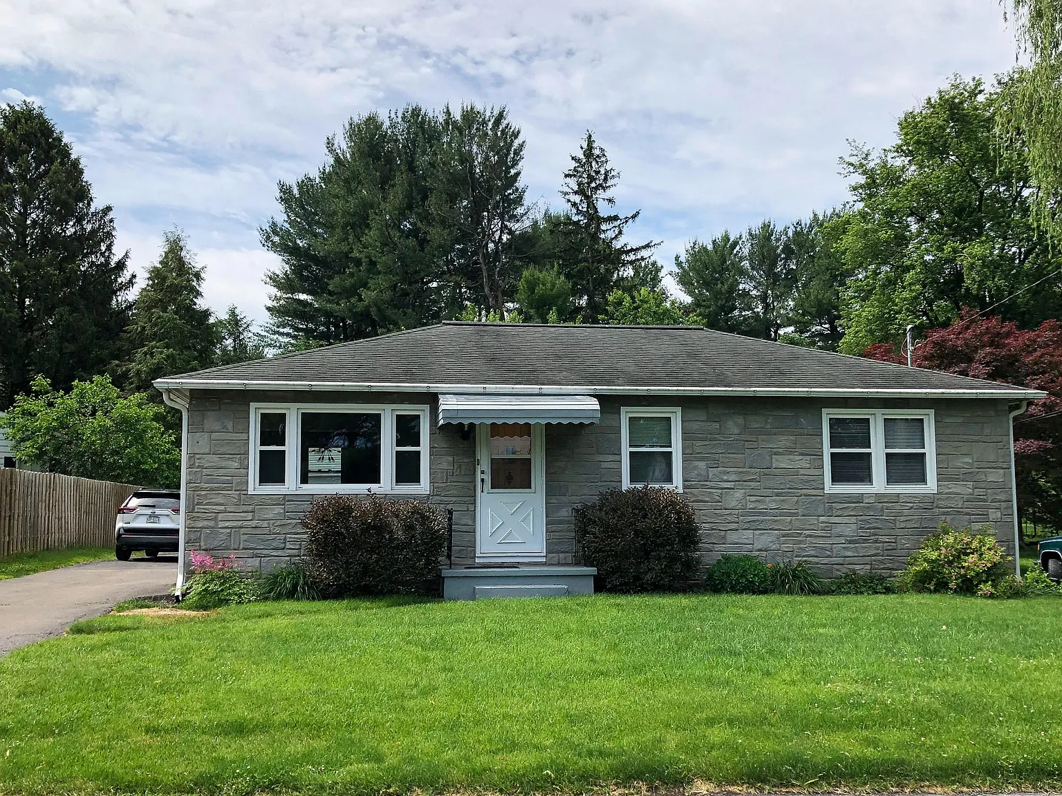 812 Willow Rd photo 1