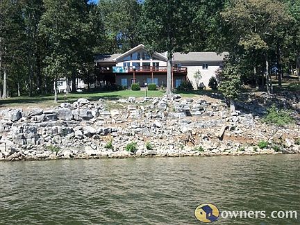 Fantastic home on Barkley Lake