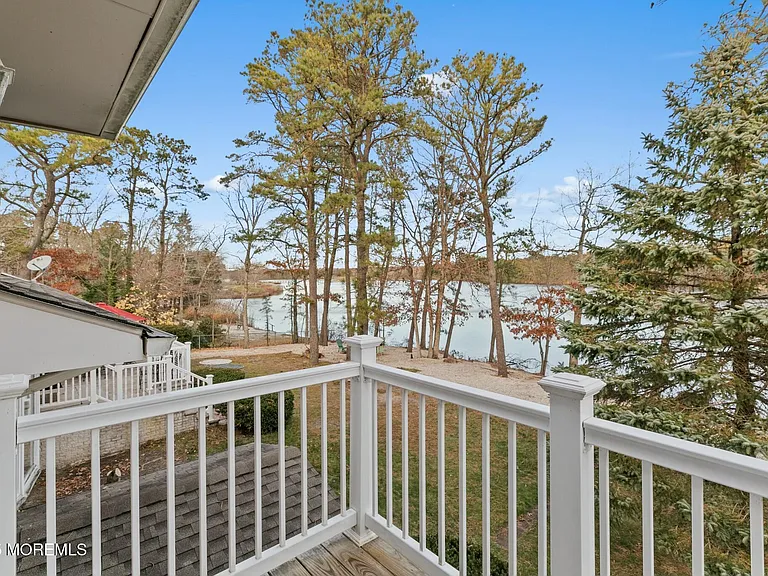 399 Golfview Dr — Photo 12