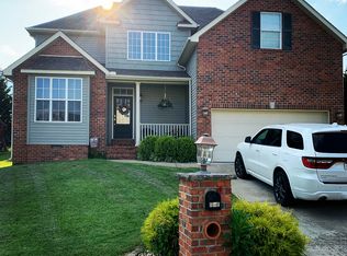 4054 Farmington Dr, Hurricane, WV 25526