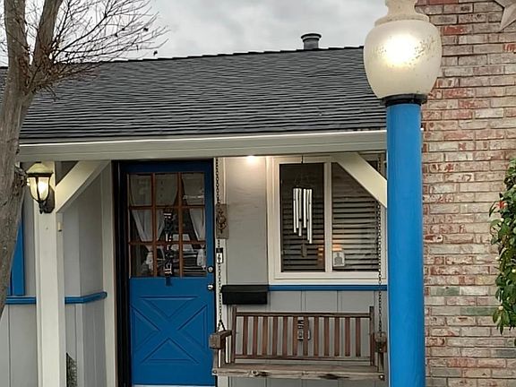 2nd image of 2581 Elm Street