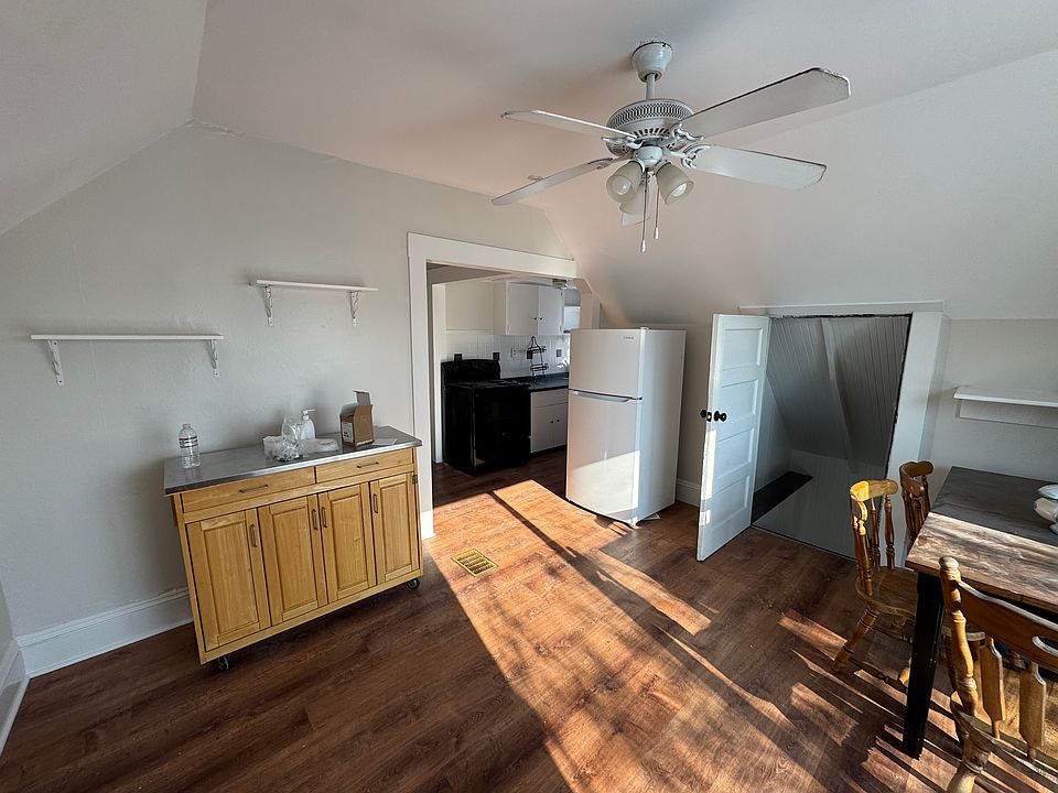 1st image of 21 Davis Rd Floor 3