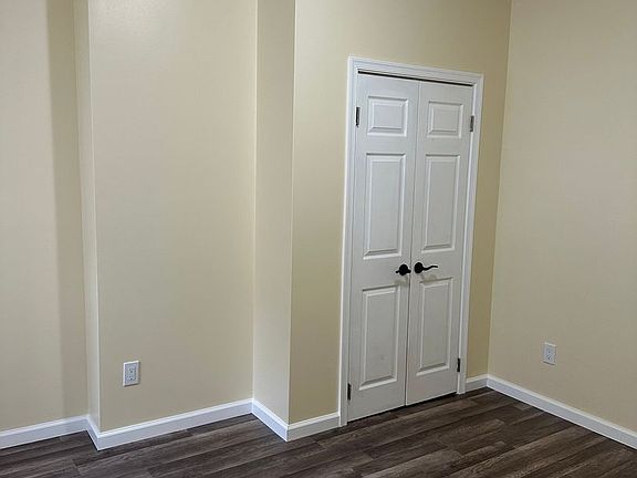 5th image of 922 Forrester Ave
