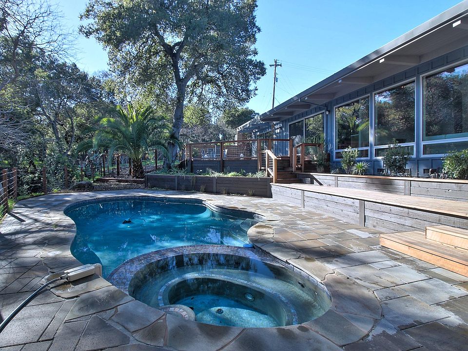 Pool, patio, habitat