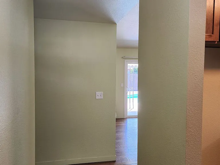 1712 Applegate Dr — Photo 2