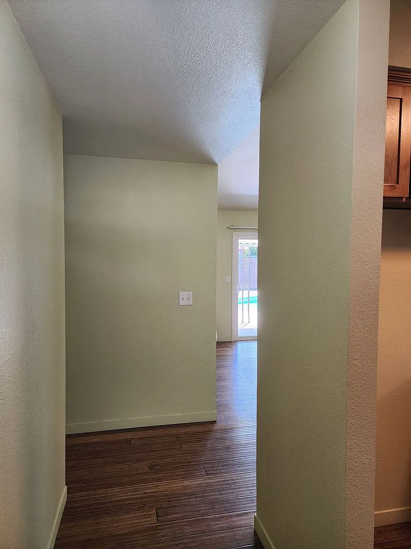 Building Photo - 1712 Applegate Dr