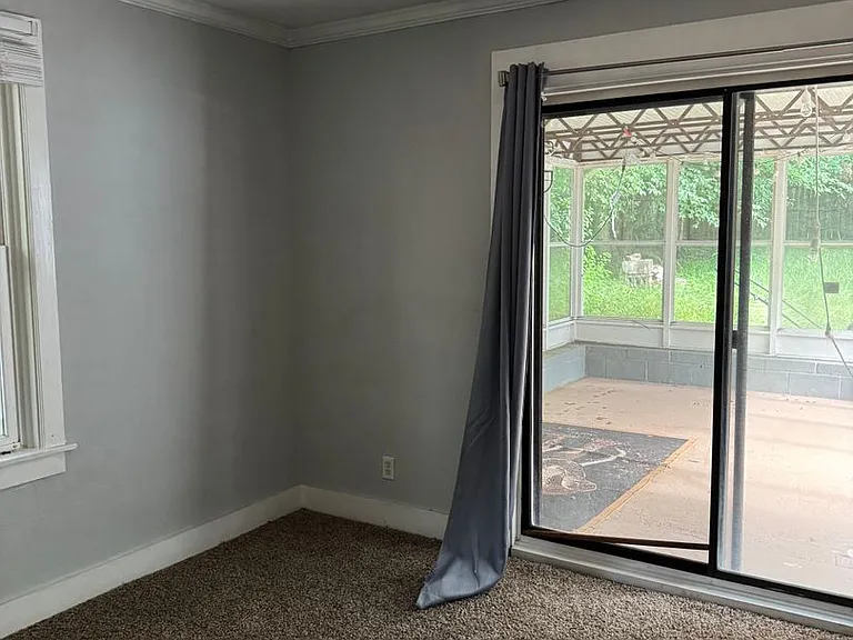 2218 Yancey Ave — Photo 9