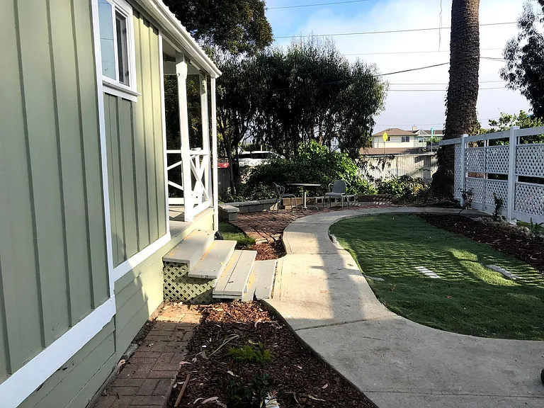 1015 E Cliff Dr #A — Photo 2
