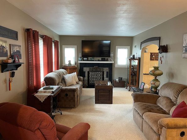 328 W Philadelphia Ave, Bridgeport, WV 26330