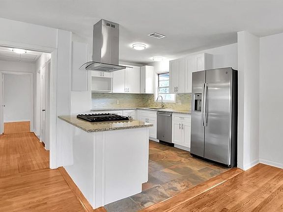 2nd image of 4907 Imperial St