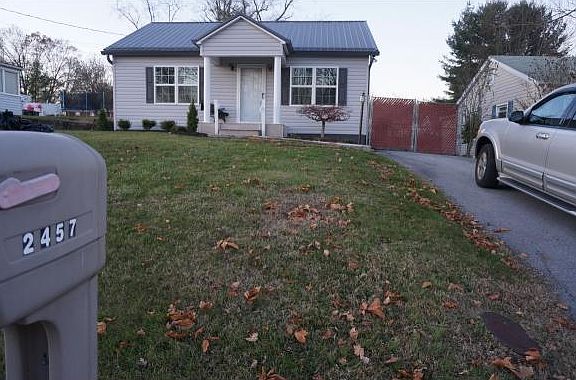4th image of 2457 Bradley St