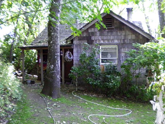 2 bed 1 bath river house 