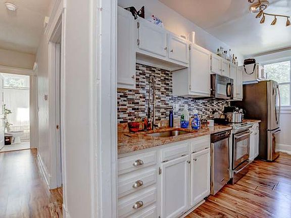 3rd image of 3453 Woodburn Ave #4