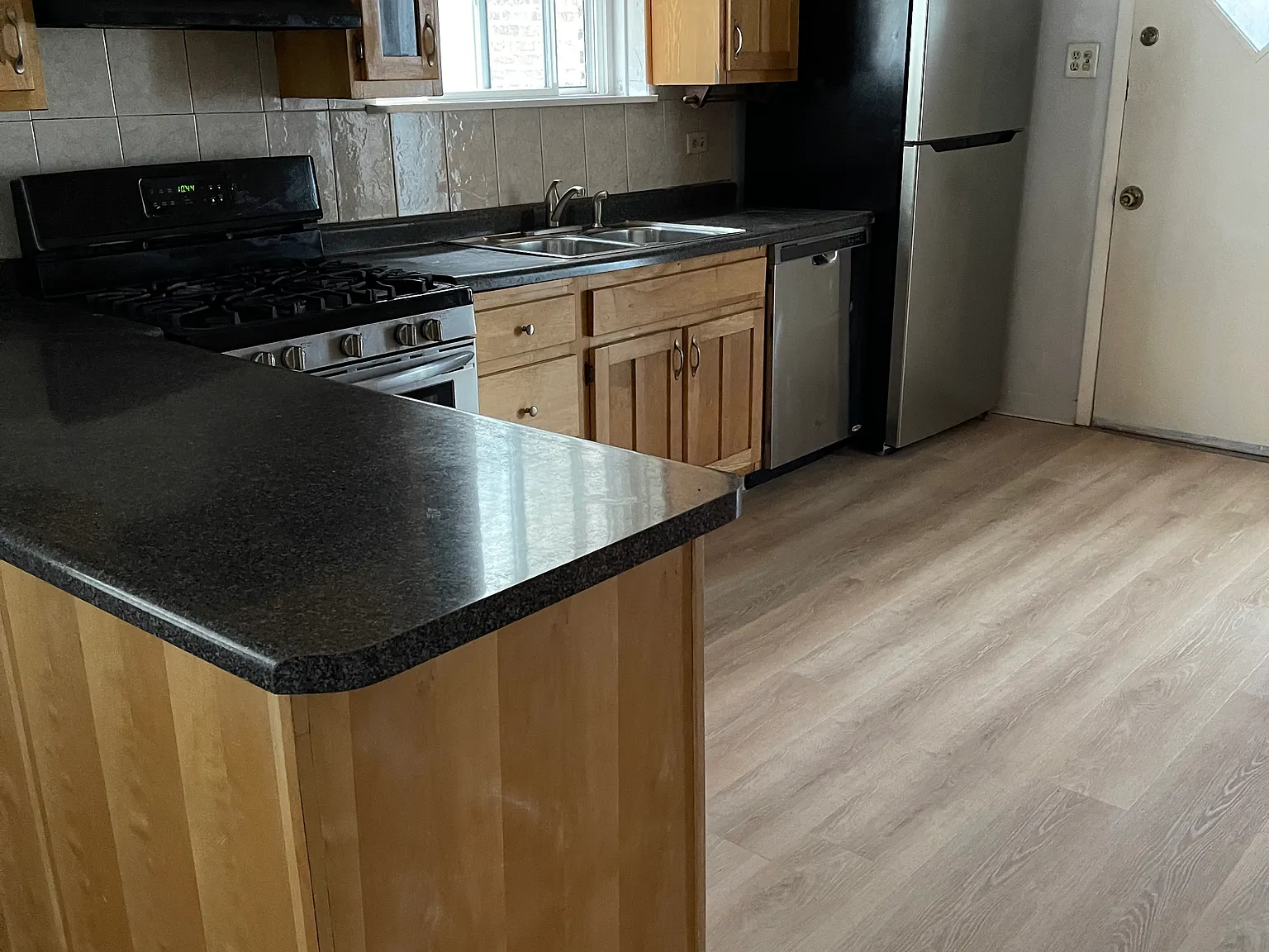 3 bed, 1500 sqft, $2,250 — Photo 4